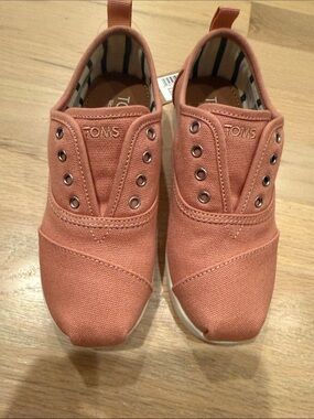 TOMS Kids Slip-On Sneakers in Coral Pink